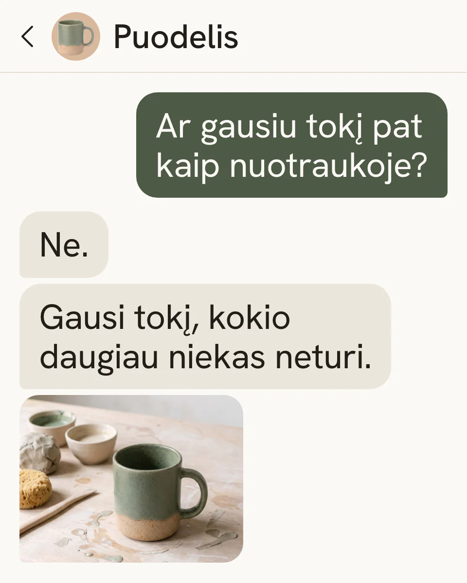 B variantas: pokalbis su parduotuve „Puodelis“. Pirkėjas klausia „Ar gausiu tokį pat kaip nuotraukoje?“, parduotuvė atsako „Ne.“ ir „Gausi tokį, kokio daugiau niekas neturi.“, po atsakymu nuotrauka: žalias puodelis ant dirbtuvės stalo šalia molio gabalo, kempinės ir dubenėlių